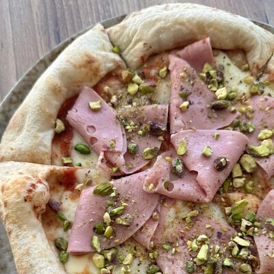 Пицца Мортаделла с фисташками в Neprosto pizza по цене 880 ₽