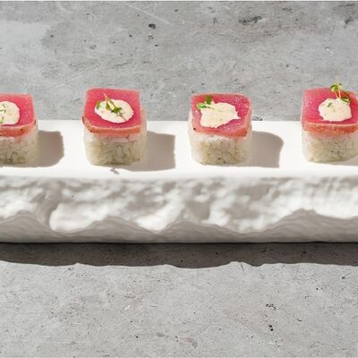 Ролл с тунцом в Hiro izakaya по цене 595 ₽