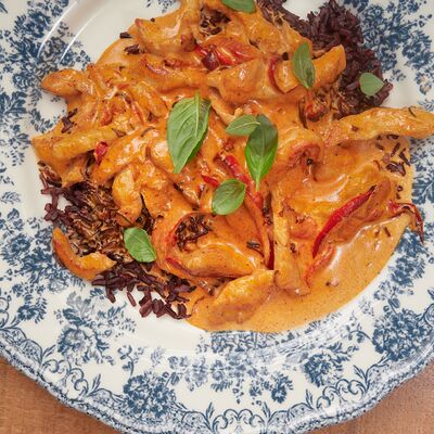 Сливочная курица с эстрагоном в Кофейня Горошек по цене 850 ₽