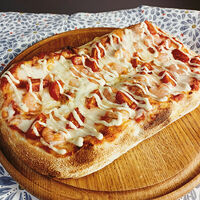 Пицца с креветками и томатами черри в Perotti Pizza