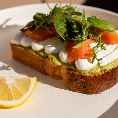 Тост с лососем в Просвет по цене 850 ₽