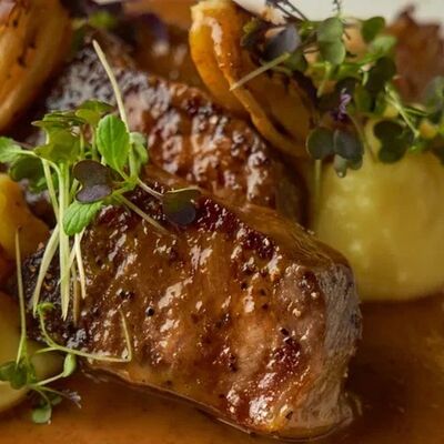 Язык с трюфельным соусом и картофельным пюре в MeatBarrique по цене 1260 ₽