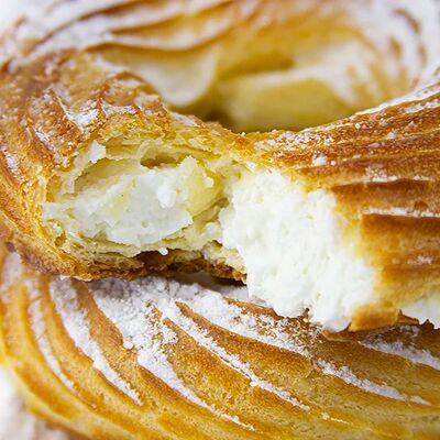 Творожное кольцо в Surf Coffee X Val DIsere по цене 220 ₽