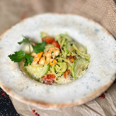 Тальятелле с креветками, цукини и базиликом в Капитал Grill & Beer по цене 1188 ₽