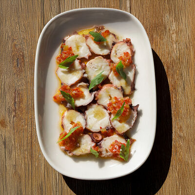 Салат с теплым осьминогом в Saray по цене 1650 ₽