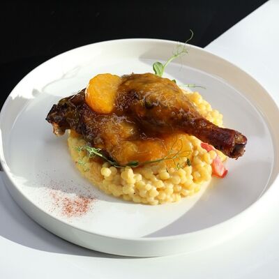 Утиная ножка в апельсиновом соусев Luna по цене 1050 ₽