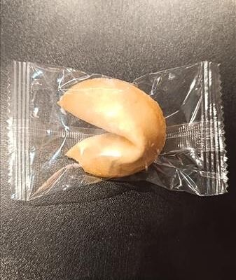 В Печенье с предсказаниями в Kuzina по цене 69 ₽