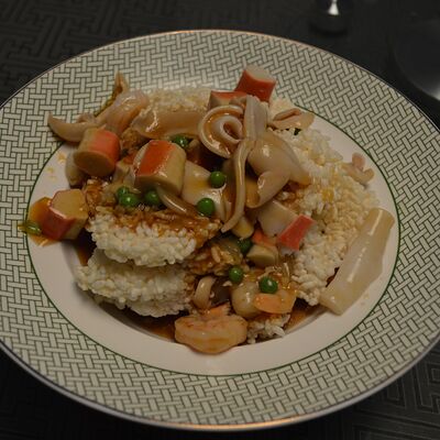 Ассорти из морепродуктов с воздушным рисом в Тан чао по цене 36 р.