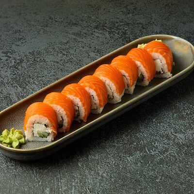 Ролл с форелью в Игристые по цене 830 ₽