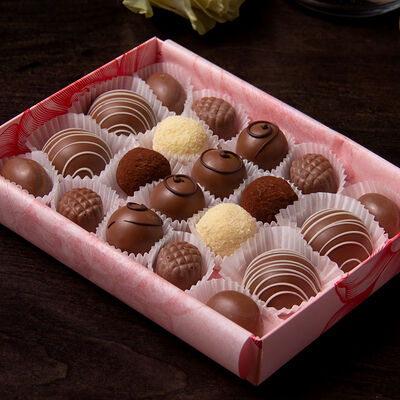 Набор конфет Молочный шоколад в La Maison гастробутик по цене 3250 ₽