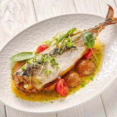 Запеченная скумбрия в Пармезан по цене 995 ₽