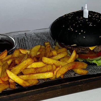 Блэк Биф бургер в Iago по цене 970 ₽