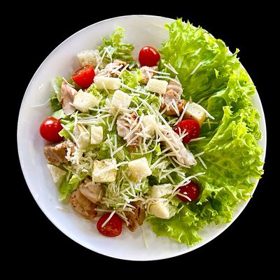 Цезарь с курицей в Family Food по цене 500 ₽