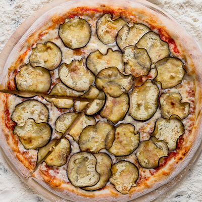 Пицца Баклажаны с орешками в Be My Pizza! по цене 885 ₽