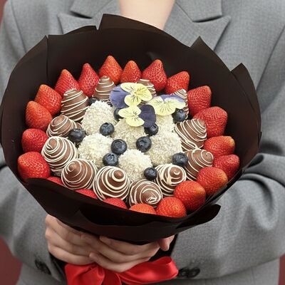 Букет «Виола» (36 шт.) в Luna-Клубника в шоколаде по цене 5990 ₽