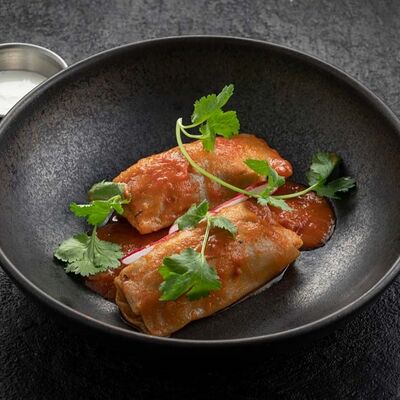 Голубцы со сметанно-мятным соусом в Вода & Еда по цене 812 ₽