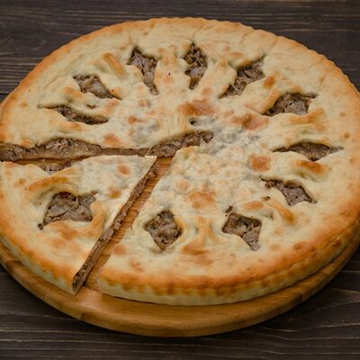 Пирог с мясом, капустой и осетинским сыром в Осетинские пироги Вкусно Пироги по цене 615