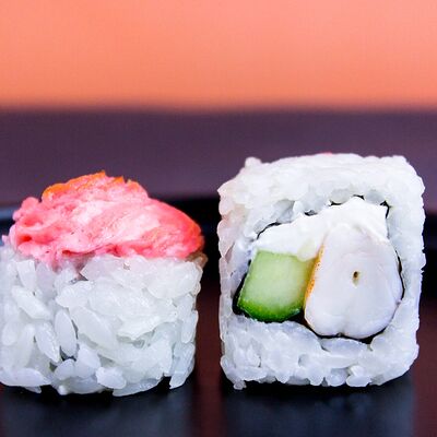 Лава, запеченная с креветкой в SushiShark по цене 429 ₽