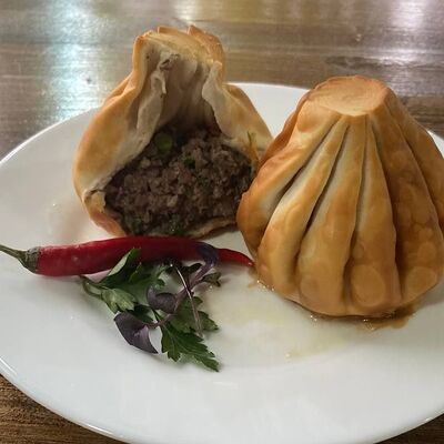 Жареные хинкали чкмерули в Хинкальная Едим вкусно по цене 145 ₽