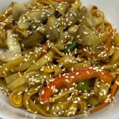 Вок с грибами в ореховом соусе в Ymi по цене 419 ₽