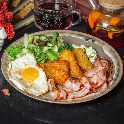 Хашбраун с мороженым из базилика и легким салатом в Palmer по цене 390 ₽