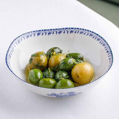 Оливки в Joli grand bistrot по цене 650 ₽