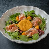 Салат из разнотравья в Florentini City Café