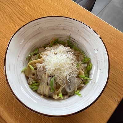 Паста с курицей и грибами в Ешь Мясо BISTRO по цене 650 ₽