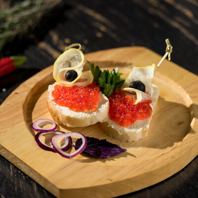 Бутерброды с красной икрой в Oзеро гриль по цене 390 ₽