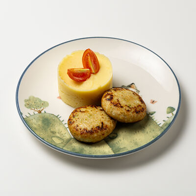 Биточки из щуки с пюрев Сказка по цене 570 ₽