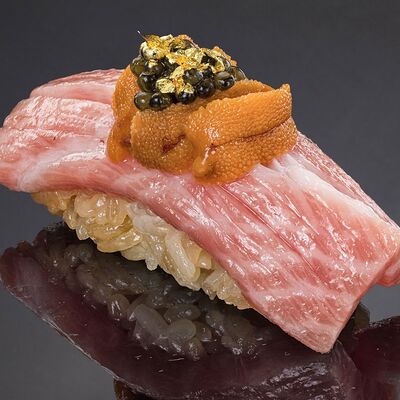 Торо с икрой морского ежа и черной икрой в Bluefin по цене 2300 ₽