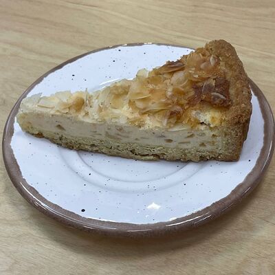 Торт рикотта-груша в Do.bro coffee по цене 435 ₽