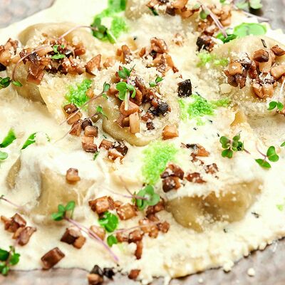 Равиоли с грибами, свежим розмарином и сливочным соусом в Pivino по цене 420