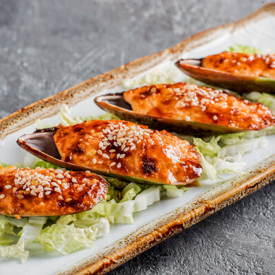 Запеченные мидии в Пряности & Радости на Васильевском по цене 450