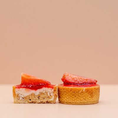 Тарт мини клубничный в Мыскофе по цене 180 ₽