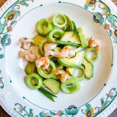 Салат Авокадо, огурец и креветки в Поль Бейкери по цене 735 ₽
