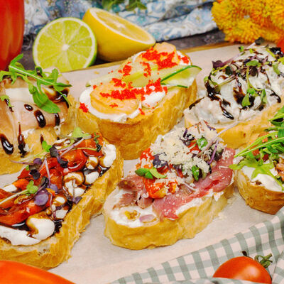 Ассорти Брускетт в Луиджи & Тосё по цене 899 ₽