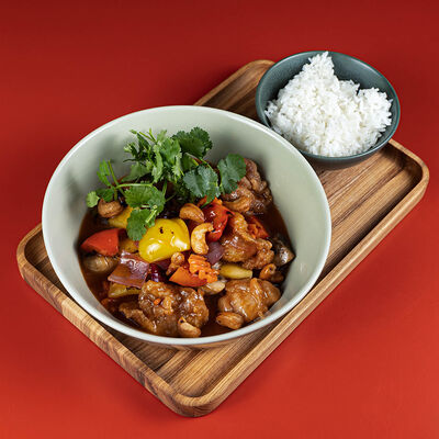 Курица с ананасами в кисло-сладком соусе в Pong по цене 828 ₽