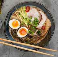 Рамен Сею со свининой в Mojo