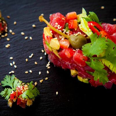 Тартар из тунца в Wine room gallery по цене 870 ₽