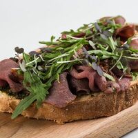 Брускетта с ростбифом в Градус Баллинга