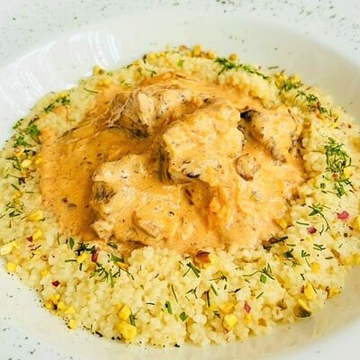 Баранина в сливочно-тыквенном соусе с кускусом и фисташками в Троицкий по цене 1625 ₽