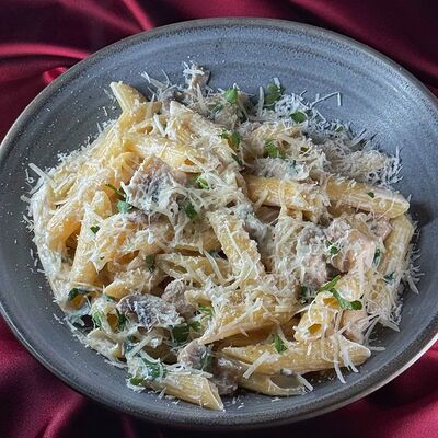 Паста с курицей и грибамив Mokka Lounge по цене 850 ₽