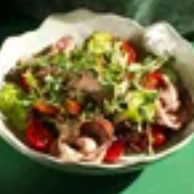 Салат с куриной печенью в Парк по цене 490 ₽