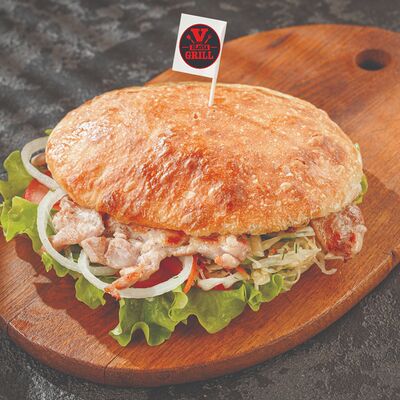 Бургер с куриным окороком в YGOSLAVIA GRILL по цене 590 ₽
