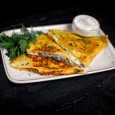 Кыстыбый с картофелем в Баснями не кормим по цене 465 ₽