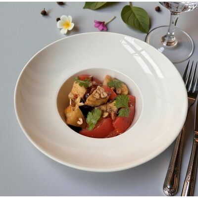 Теплый салат с баклажанами и кинзой в В Питере пить по цене 715 ₽