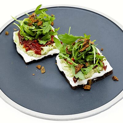 Авокадо тосты с вялеными томатами в BunnyMoon по цене 590 ₽