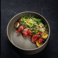 Биф-салат с мятой в MEAT HAPPENS BBQ