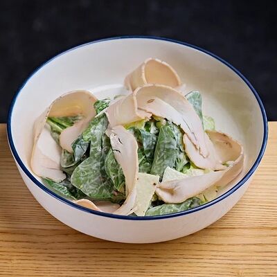 Салат цыпленок и яблоко в Wine Connection по цене 290 ₽